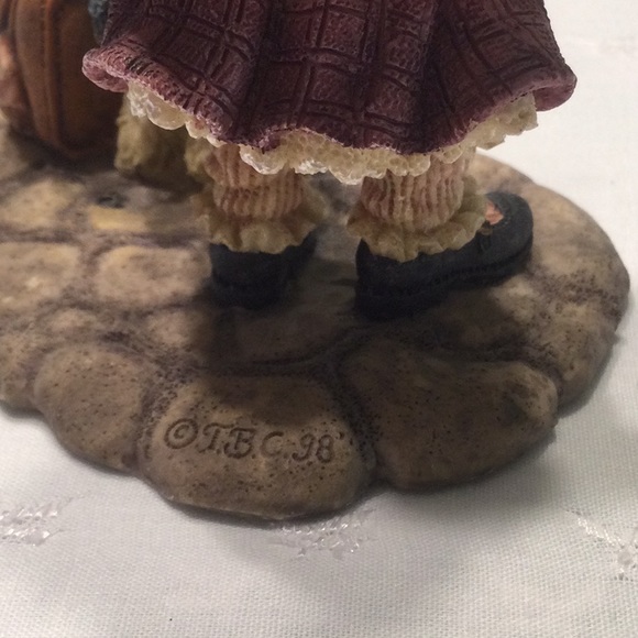 Boyds Bears & Friends Figurine Little Girl & Bear - Picture 6 of 7